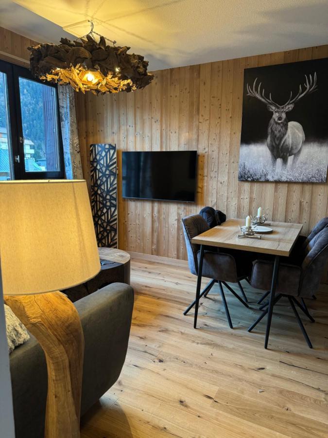 شقة Cocon Au Coeur De Chamonix Avec Parking Gratuit المظهر الخارجي الصورة